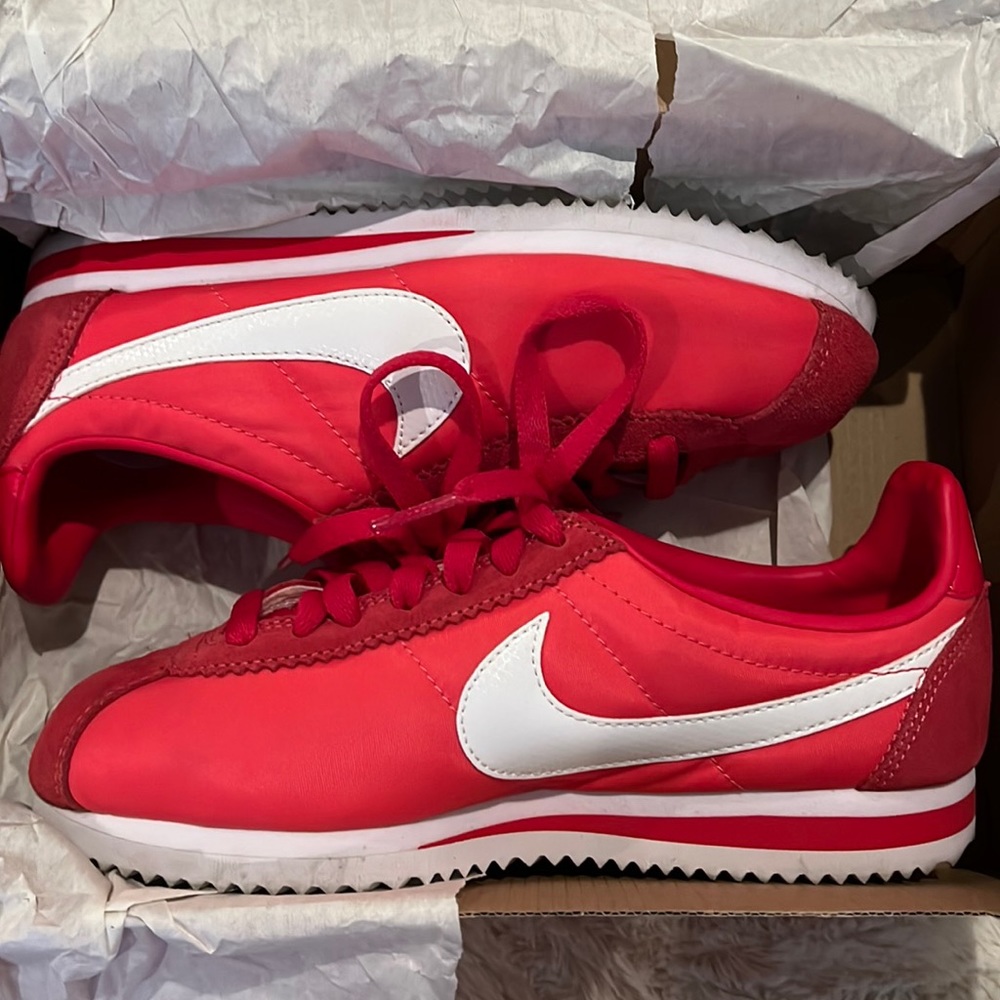 Women’s Nike Cortez in Crimson Red (Great cond.)